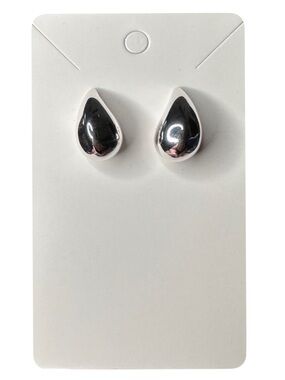 5/$25 😻 Silver Teardrop Stud Earrings - Sleek Women’s Jewelry